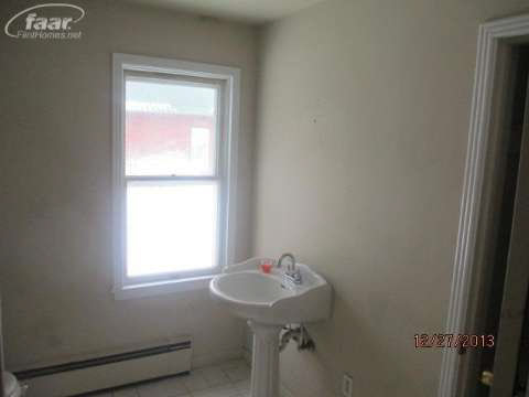 6202 South Center Road Grand Blanc, MI 48439 - Photo 10 of 21 20389152-9.JPG