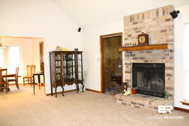 142 Michael Loop Daphne, AL 36526 - Photo 2 of 16 Family Room
