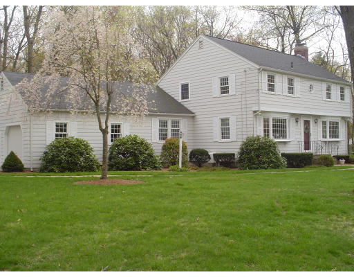 39 Chestnut Hill Road Chelmsford, MA 01824 - Photo 1 of 15