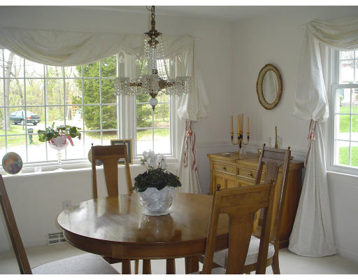 39 Chestnut Hill Road Chelmsford, MA 01824 - Photo 9 of 15