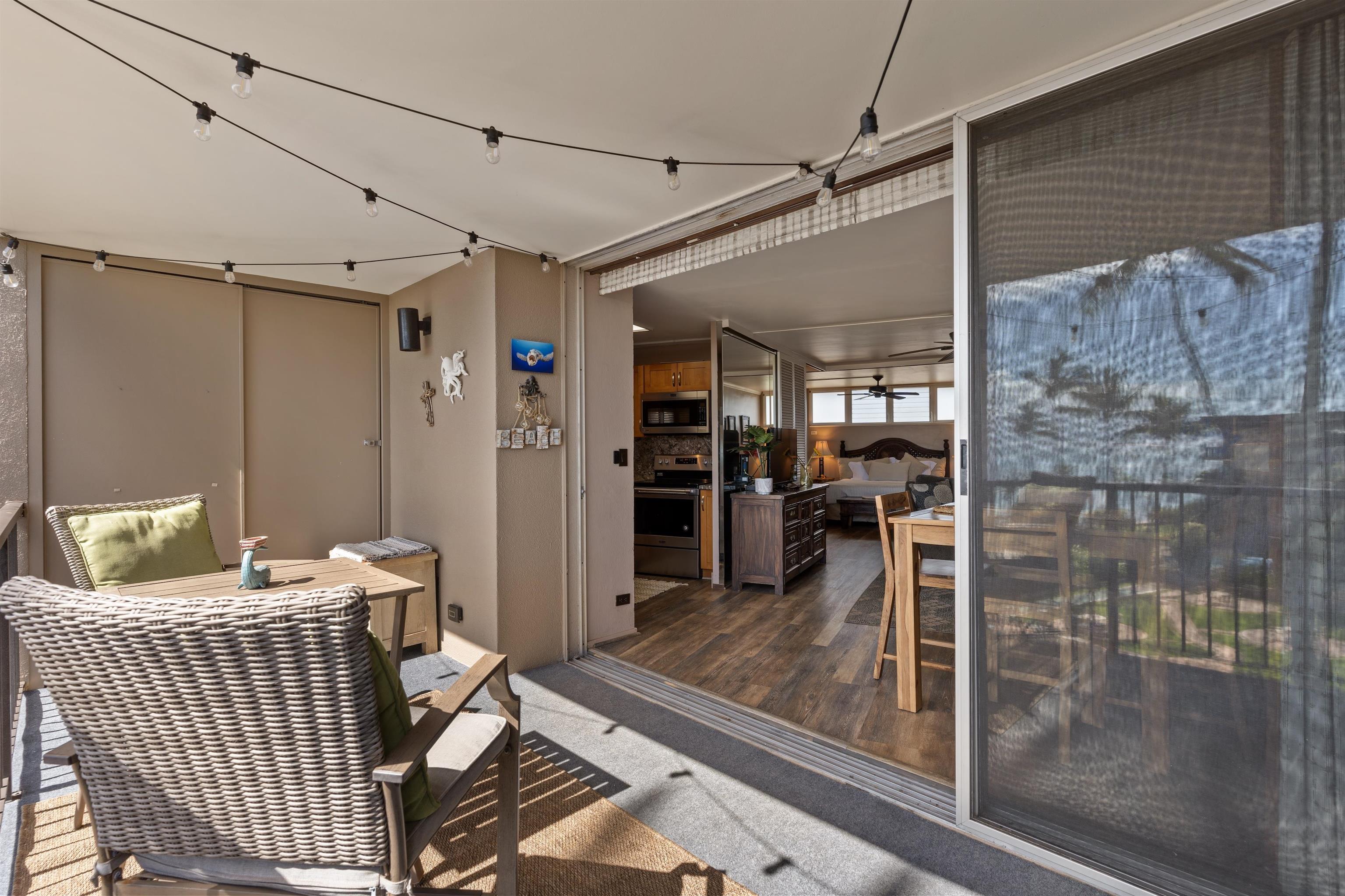 3823 Lower Honoapiilani Road, Unit 401 Lahaina, HI 96761 - Photo 23 of 40 a living room with furniture