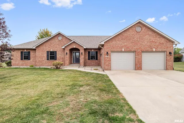 $256,000 | 6716 Tower Heights Road, Virden, IL 62690