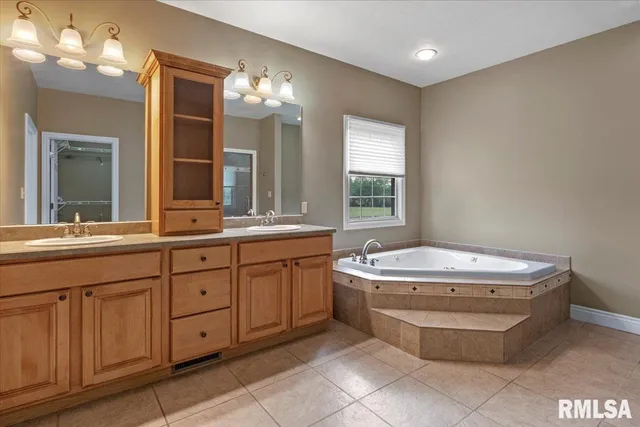 $256,000 | 6716 Tower Heights Road, Virden, IL 62690