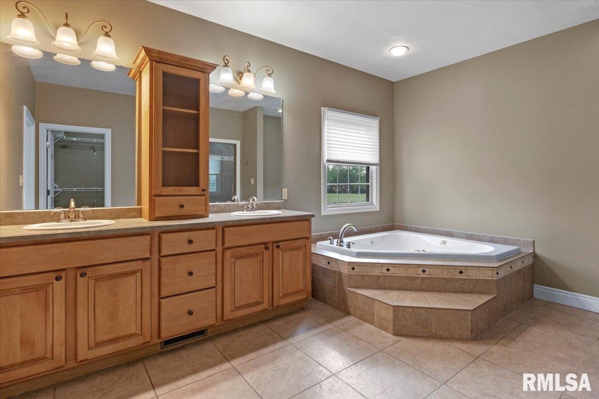 6716 Tower Heights Road Virden, IL 62690 - Photo 21 of 38