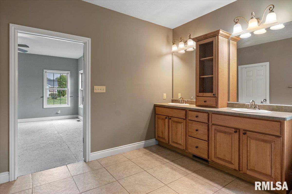 6716 Tower Heights Road Virden, IL 62690 - Photo 24 of 38