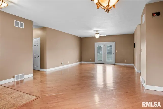 $256,000 | 6716 Tower Heights Road, Virden, IL 62690