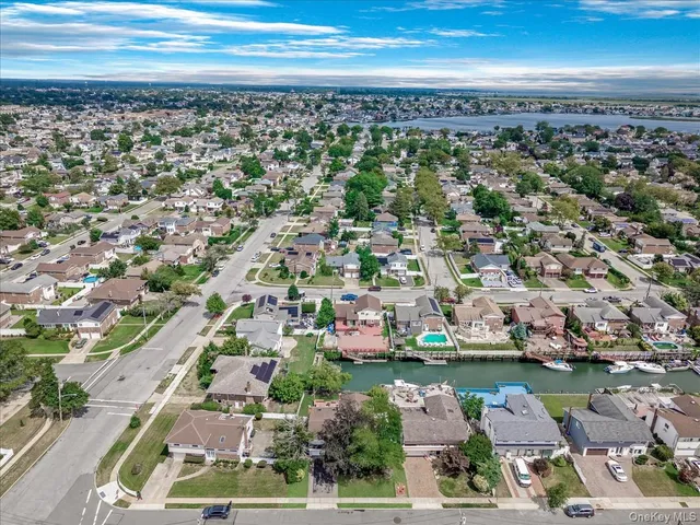 $1,200,000 | 3249 Wolfson Drive, Baldwin, NY 11510