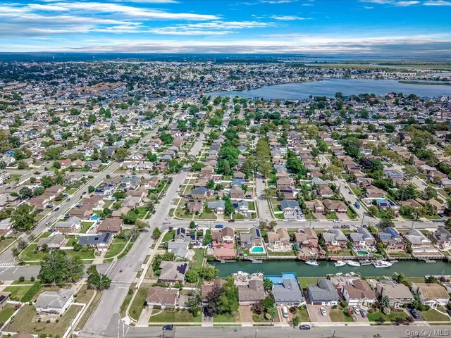 $1,200,000 | 3249 Wolfson Drive, Baldwin, NY 11510