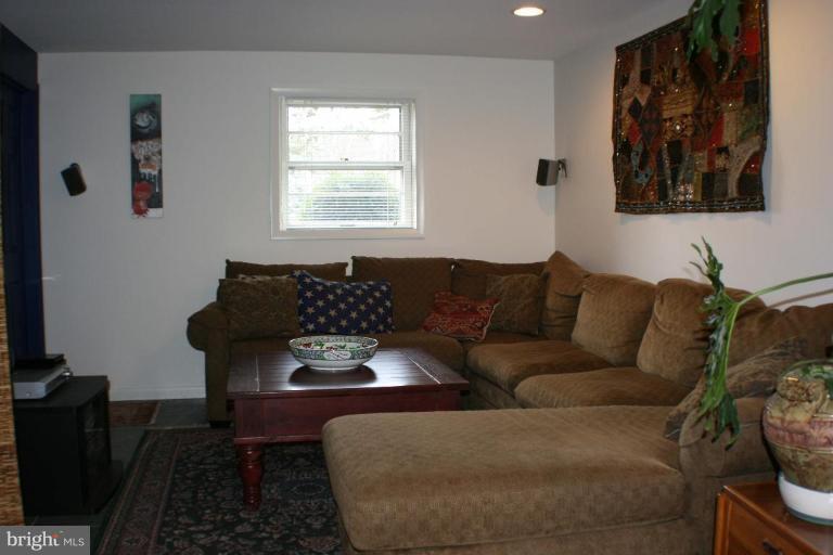 7900 Clearfield Road Frederick, MD 21702 - Photo 3 of 30 Spacious family/media room w/ ceramic floors