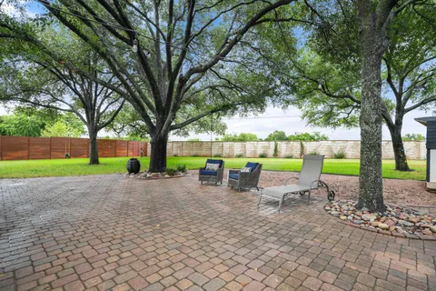a view of an outdoor space with chairs and backyard
