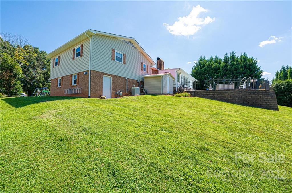 2211 Olde Well Road Hudson, NC 28638 - Photo 4 of 47 Gallery Image 4