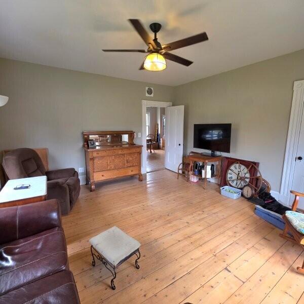 866 Main Street Lincoln, ME 04457 - Photo 16 of 69 Living Room