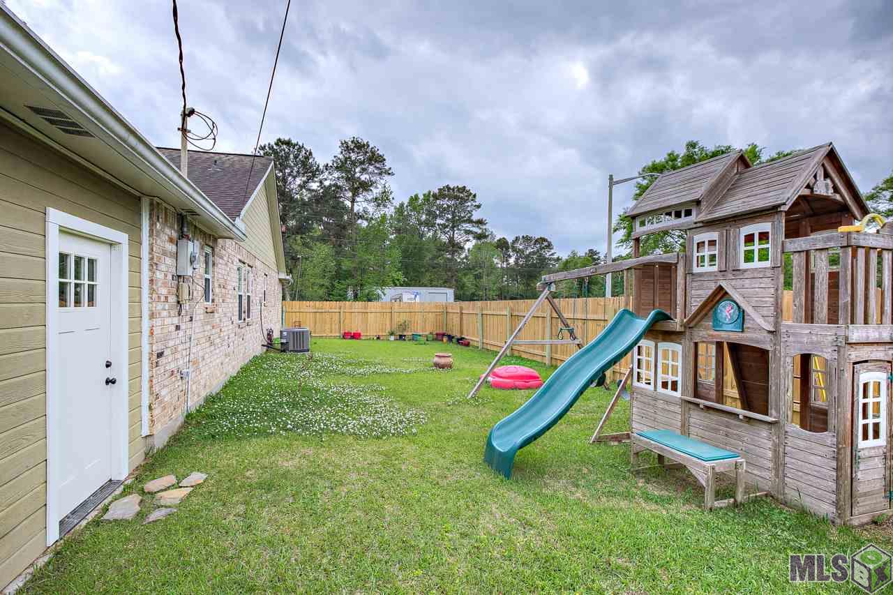 17133 Strain Road Baton Rouge, LA 70816 - Photo 15 of 19 Yard
