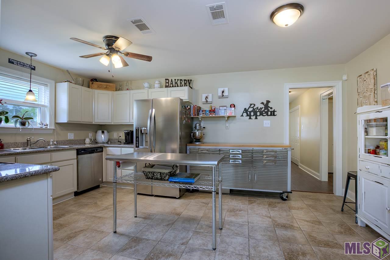 Kitchen/Dining Area