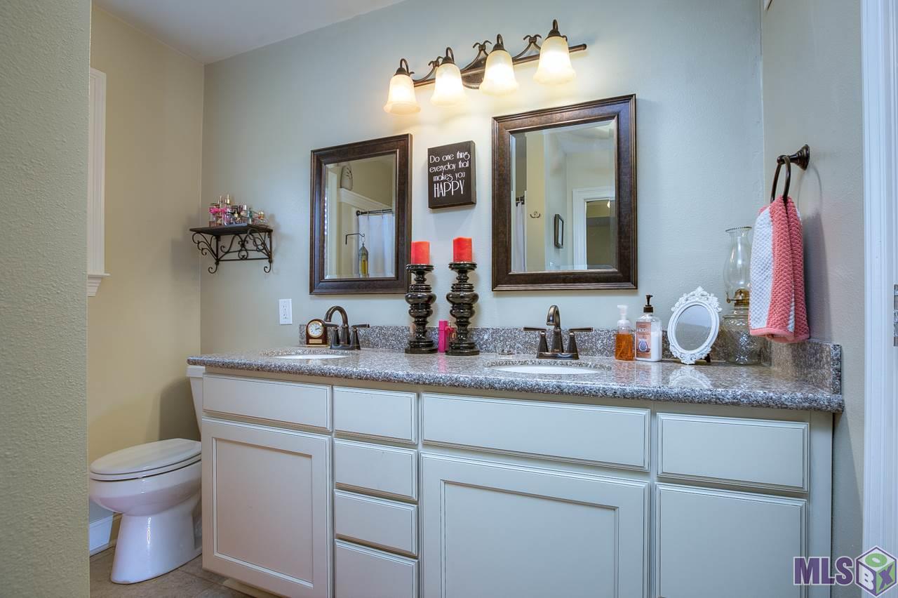 17133 Strain Road Baton Rouge, LA 70816 - Photo 8 of 19 Master Bathroom