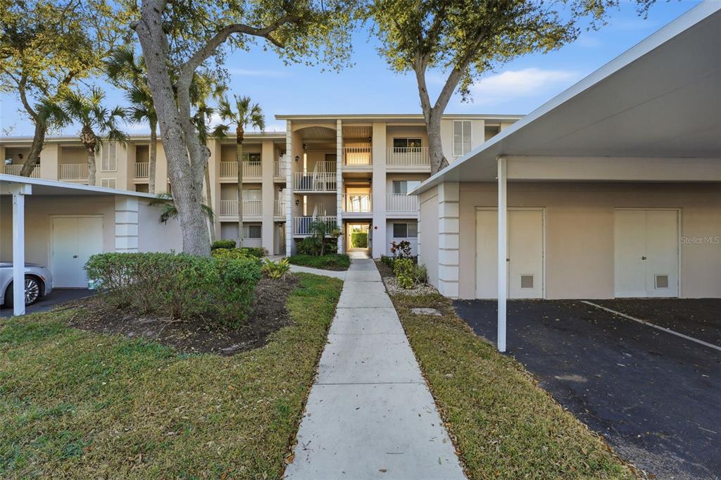 437 Cerromar Lane, Unit 520 Venice, FL 34293 - Photo 1 of 28