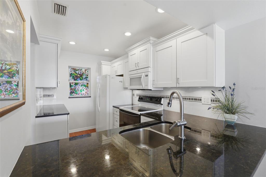 437 Cerromar Lane, Unit 520 Venice, FL 34293 - Photo 7 of 28