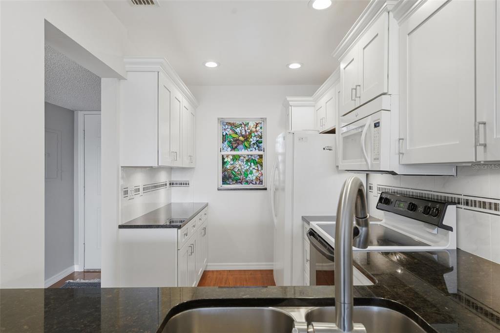 437 Cerromar Lane, Unit 520 Venice, FL 34293 - Photo 8 of 28