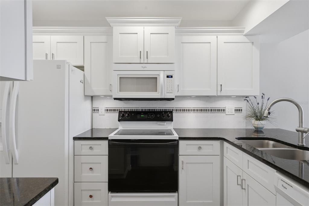 437 Cerromar Lane, Unit 520 Venice, FL 34293 - Photo 9 of 28