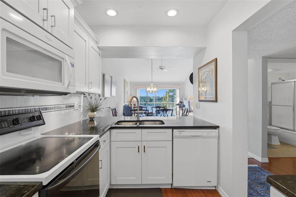 437 Cerromar Lane, Unit 520 Venice, FL 34293 - Photo 10 of 28