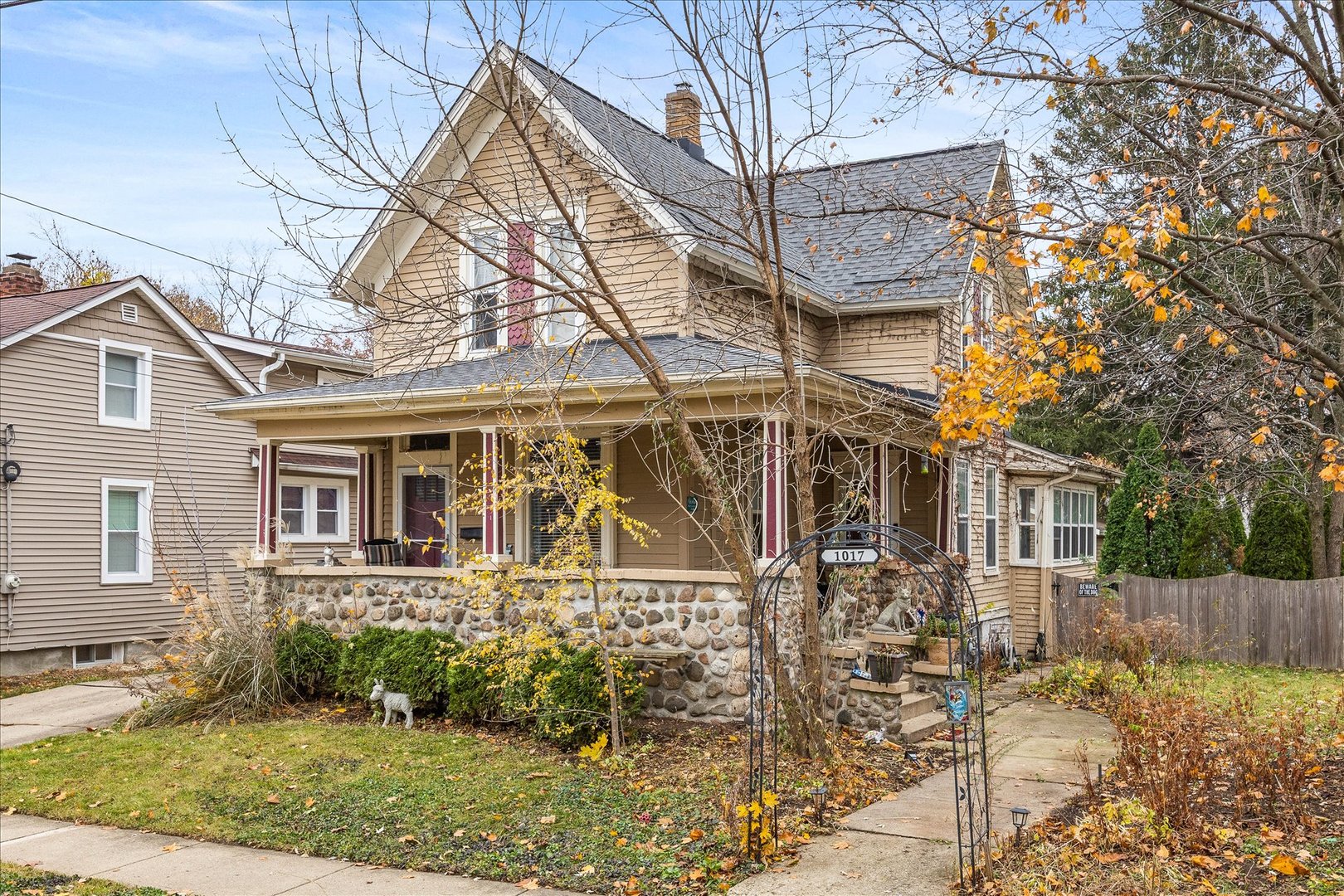 1017 Center Street Elgin, IL 60120 - Photo 3 of 27 front view of house
