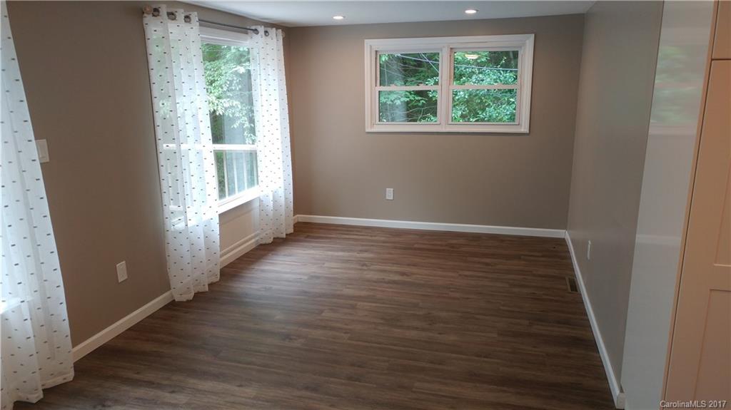 32 New Valley Road Swannanoa, NC 28778 - Photo 3 of 18 Gallery Image 3