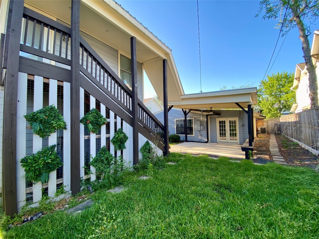 1505 Chippendale Road Houston, TX 77018 - Photo 12 of 18 large backyard