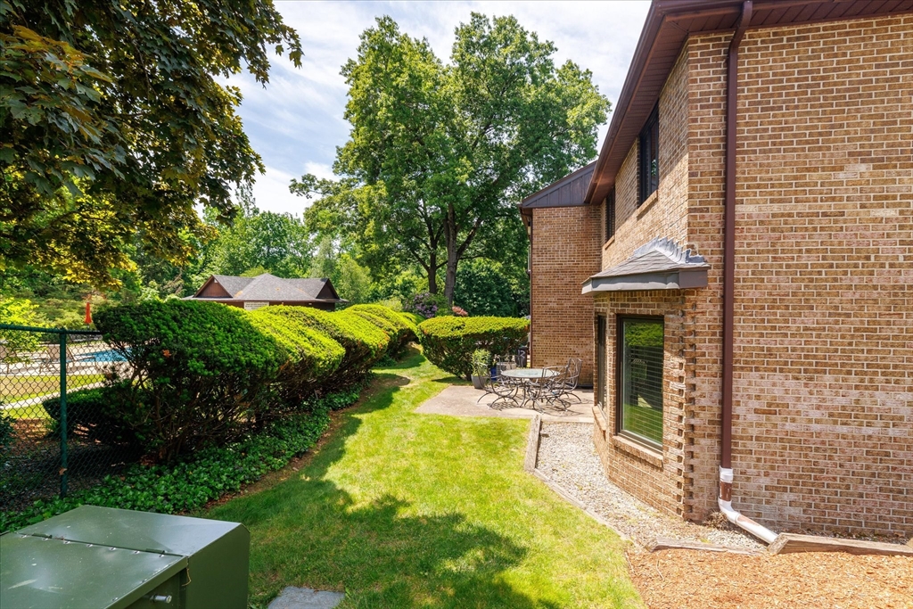 11 Cobblestone Lane, Unit 11 Worcester, MA 01606 - Photo 3 of 42