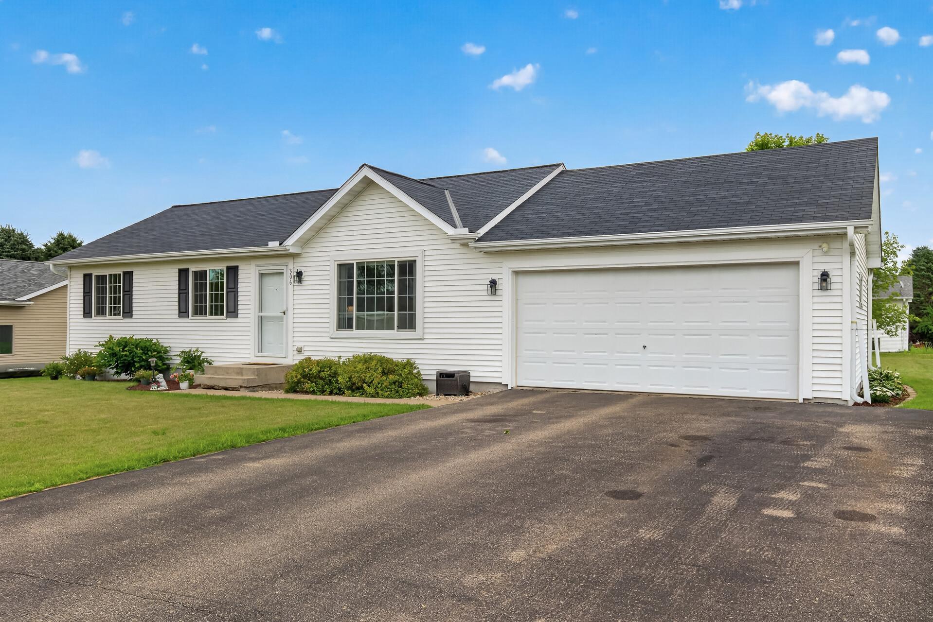 306 Aaron Street Star Prairie, WI 54026 - Photo 2 of 30