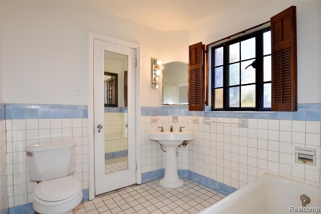 20400 Stratford Road Detroit, MI 48221 - Photo 15 of 27