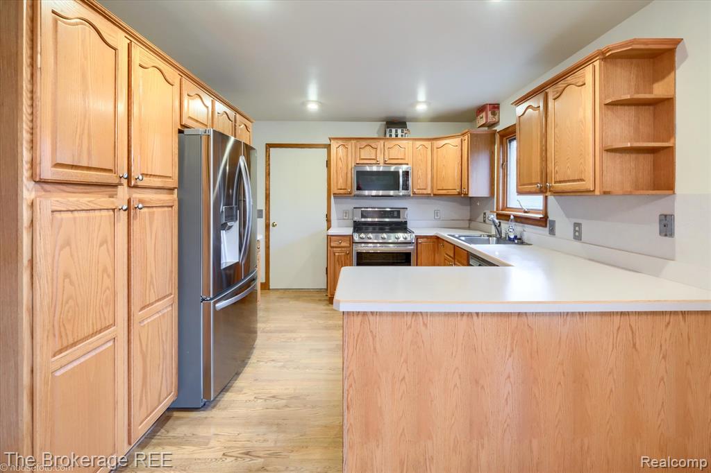 418 Windmill Point Drive Flushing, MI 48433 - Photo 7 of 28