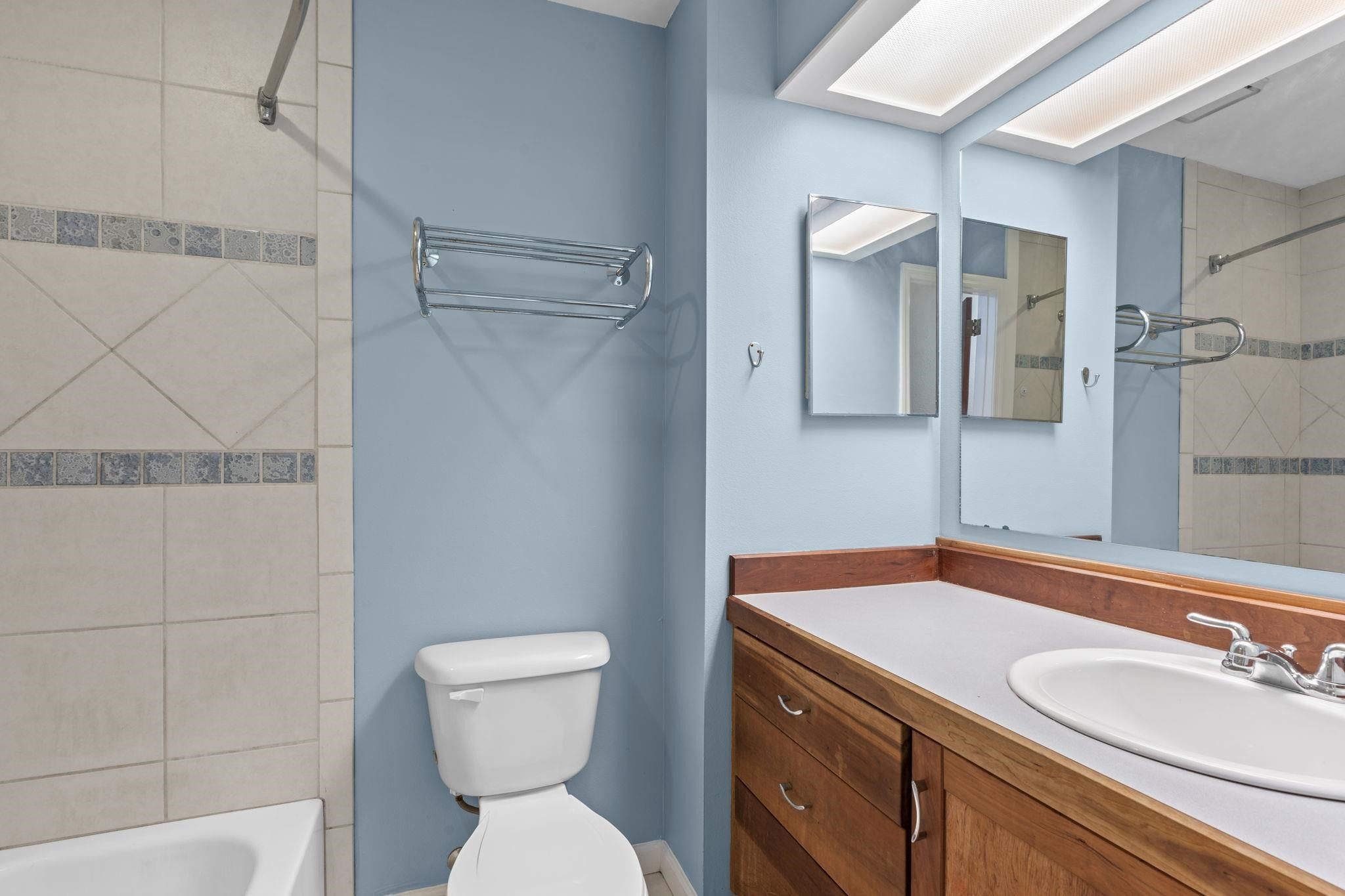 7820 Falcon Rest Circle, Unit 7820 Raleigh, NC 27615 - Photo 29 of 32 Upstairs Hall Full Bath