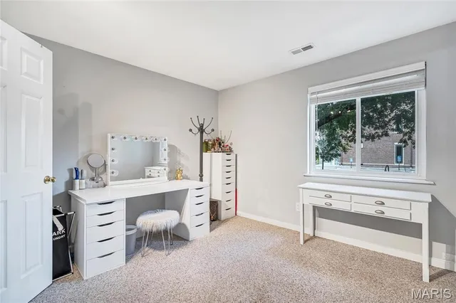 $200,000 | 950 East Rue De La Banque, Unit L1, Creve Coeur, MO 63141