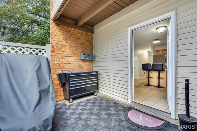 $200,000 | 950 East Rue De La Banque, Unit L1, Creve Coeur, MO 63141