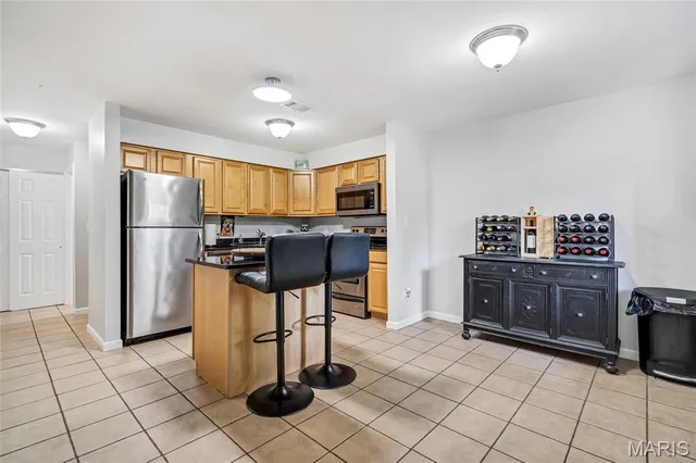 $200,000 | 950 East Rue De La Banque, Unit L1, Creve Coeur, MO 63141