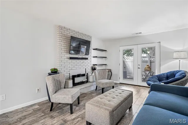 $200,000 | 950 East Rue De La Banque, Unit L1, Creve Coeur, MO 63141