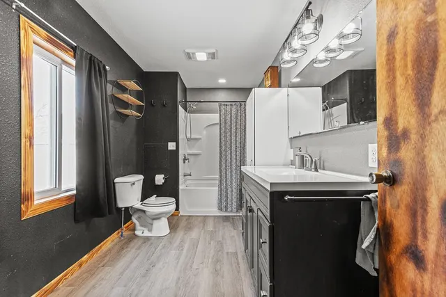 $145,000 | 302 South Oak Street, Hendricks, MN 56136