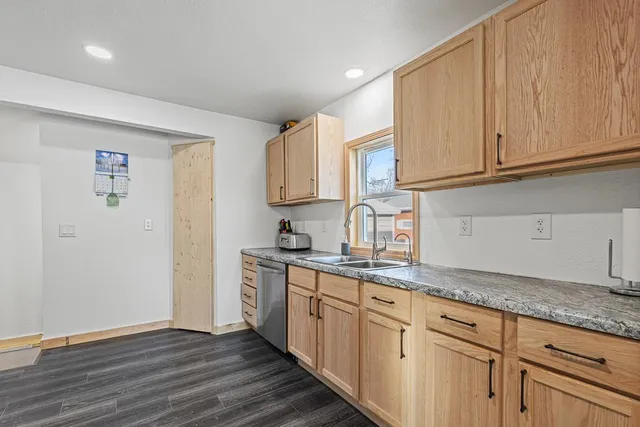 $145,000 | 302 South Oak Street, Hendricks, MN 56136