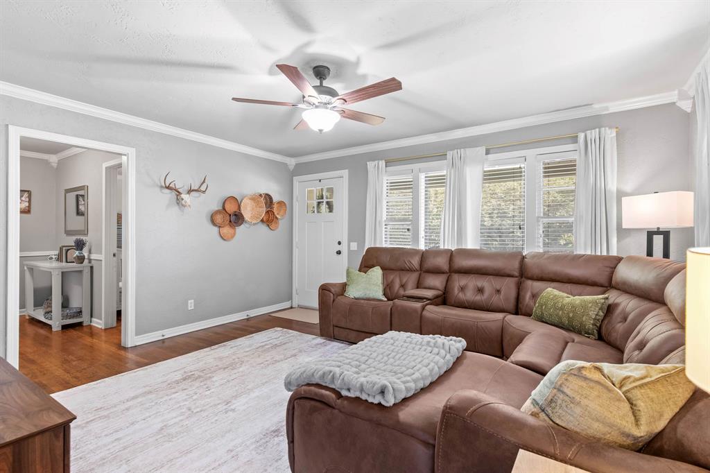 900 West Reeves Decatur, TX 76234 - Photo 5 of 32