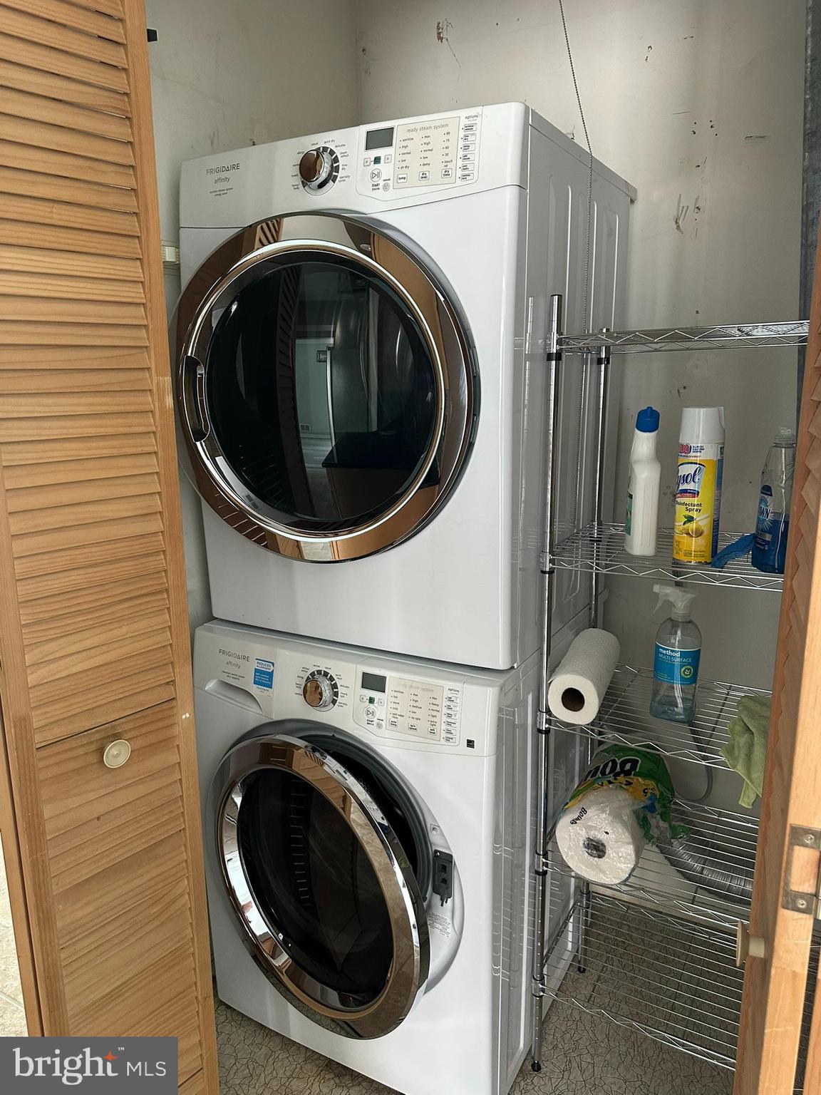 77 Kanabe Drive Westampton, NJ 08060 - Photo 25 of 30 a utility room with dryer and washer