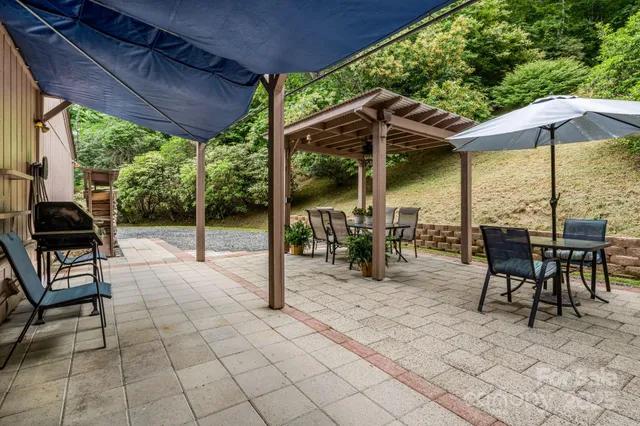 $437,900 | 79 Creekside Lane, Spruce Pine, NC 28777