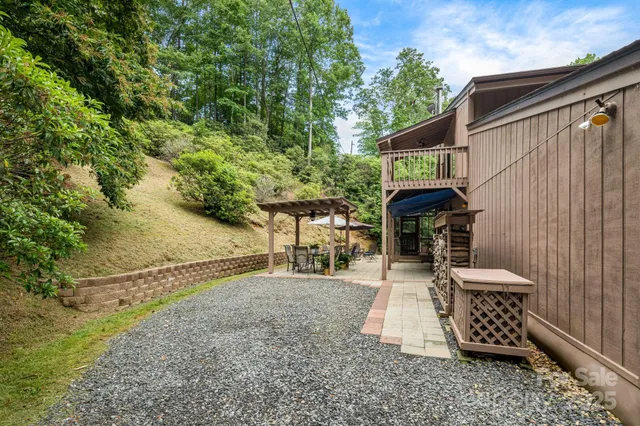 $437,900 | 79 Creekside Lane, Spruce Pine, NC 28777