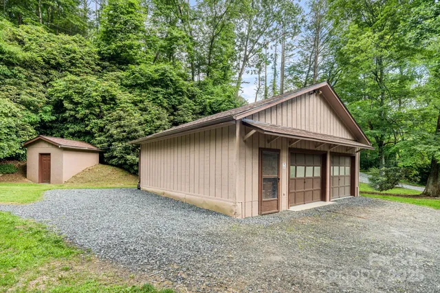 $437,900 | 79 Creekside Lane, Spruce Pine, NC 28777