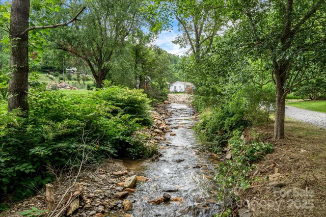 $437,900 | 79 Creekside Lane, Spruce Pine, NC 28777