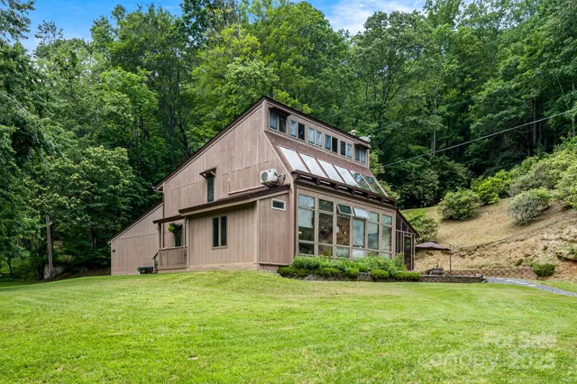 $437,900 | 79 Creekside Lane, Spruce Pine, NC 28777