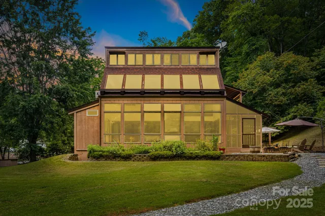 $437,900 | 79 Creekside Lane, Spruce Pine, NC 28777