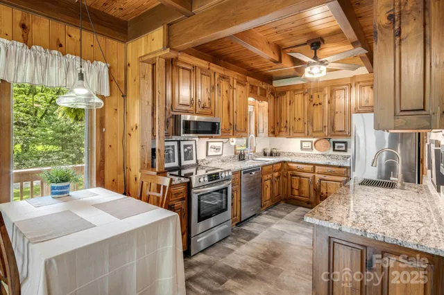 $437,900 | 79 Creekside Lane, Spruce Pine, NC 28777