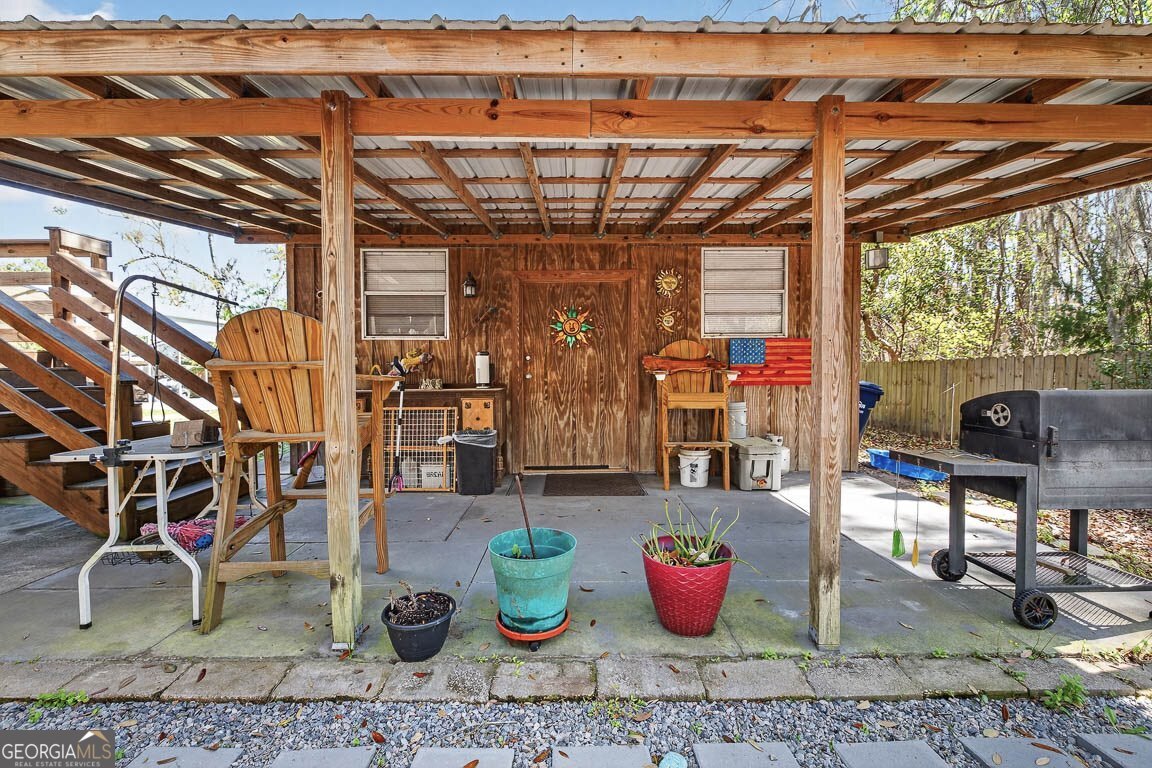 33 Warren Avenue Waverly, GA 31565 - Photo 22 of 63 a room with lots of potted plants