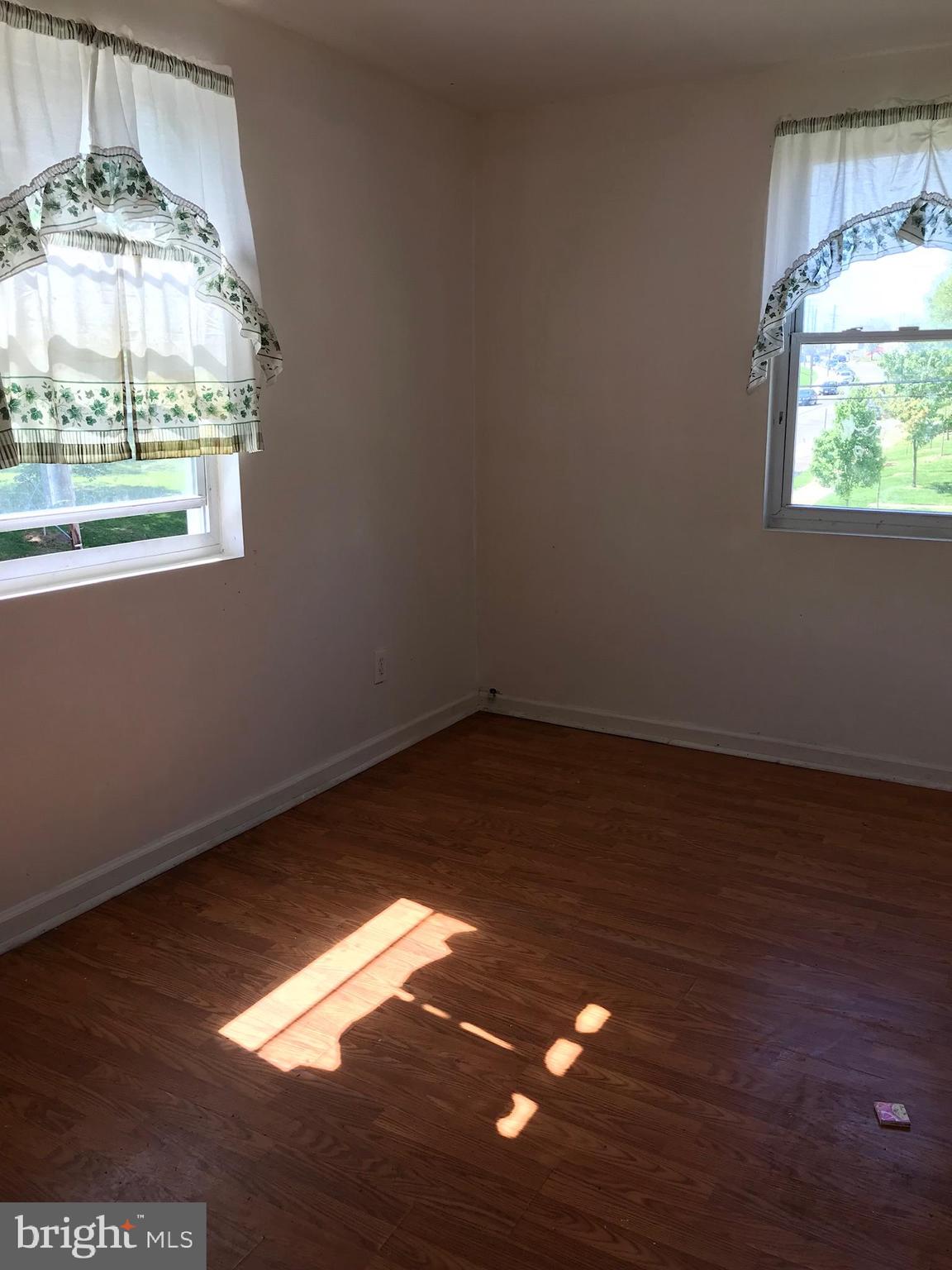 734 Roundview Road Baltimore, MD 21225 - Photo 20 of 22 2nd Bedroom