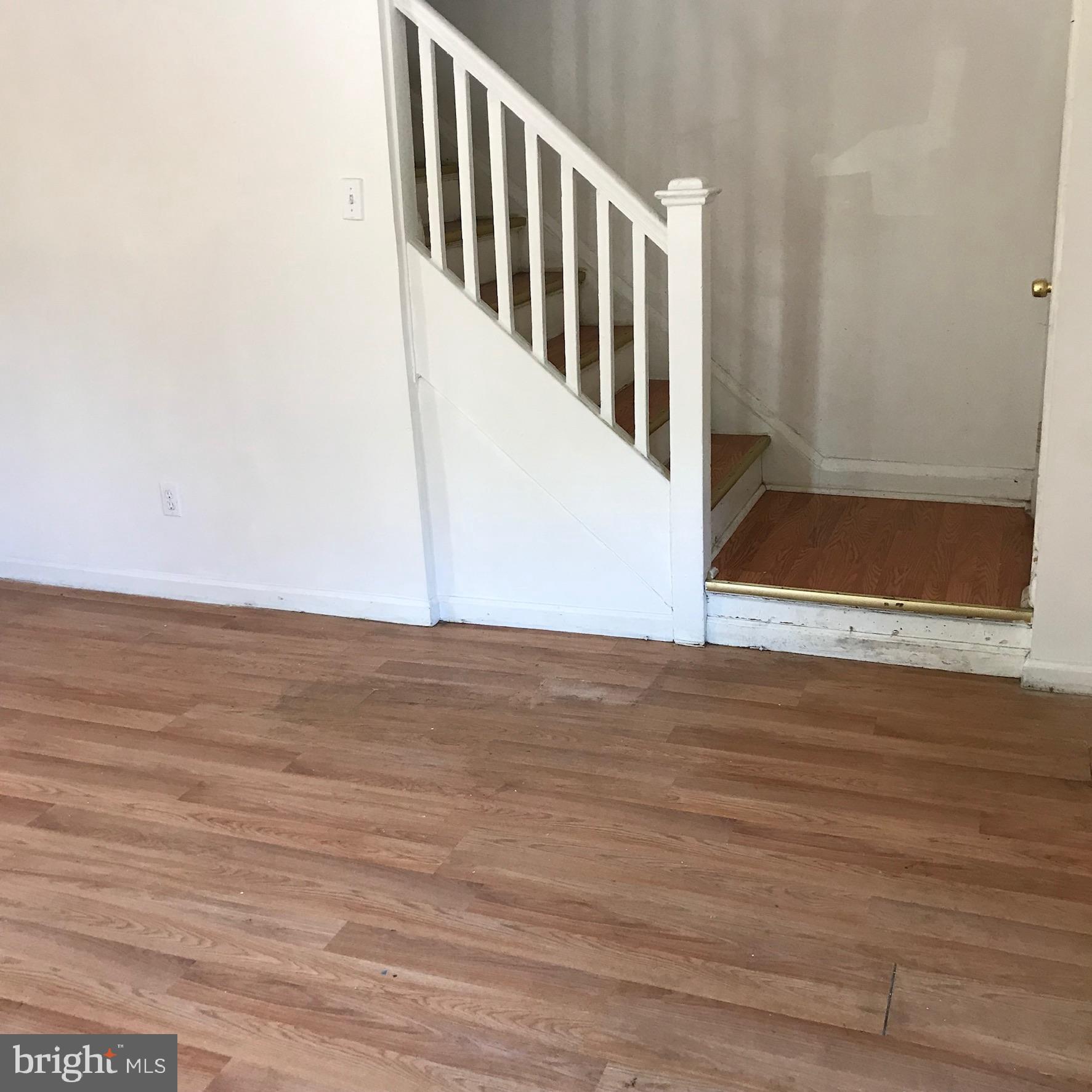 734 Roundview Road Baltimore, MD 21225 - Photo 6 of 22 Living room with hardwood floors